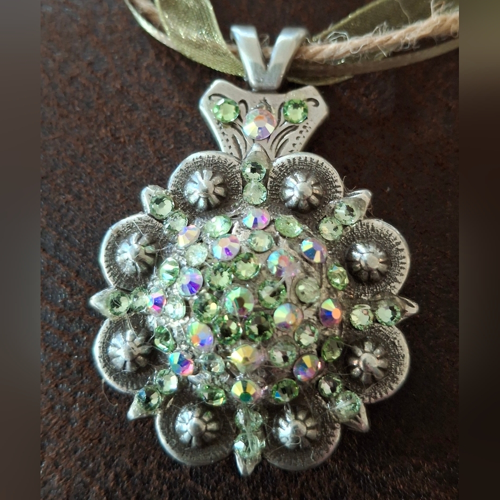 Elegant Silver and Green Pendant Necklace